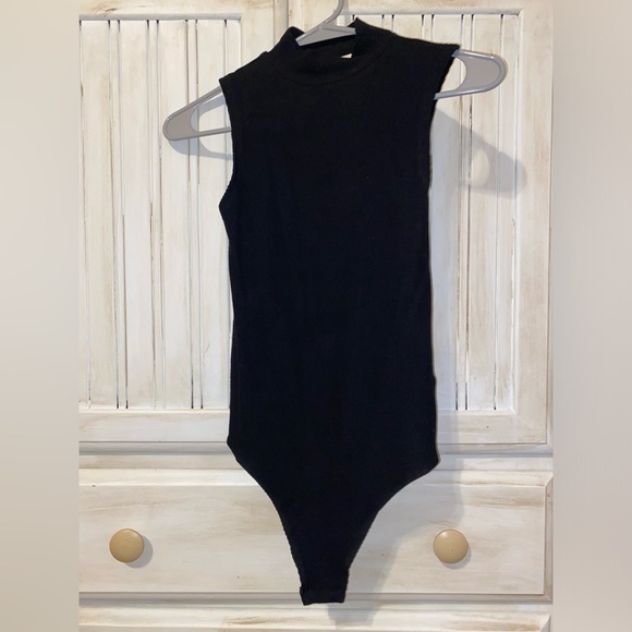 Sleeveless Mock Neck Bodysuit - Picture 1 of 3